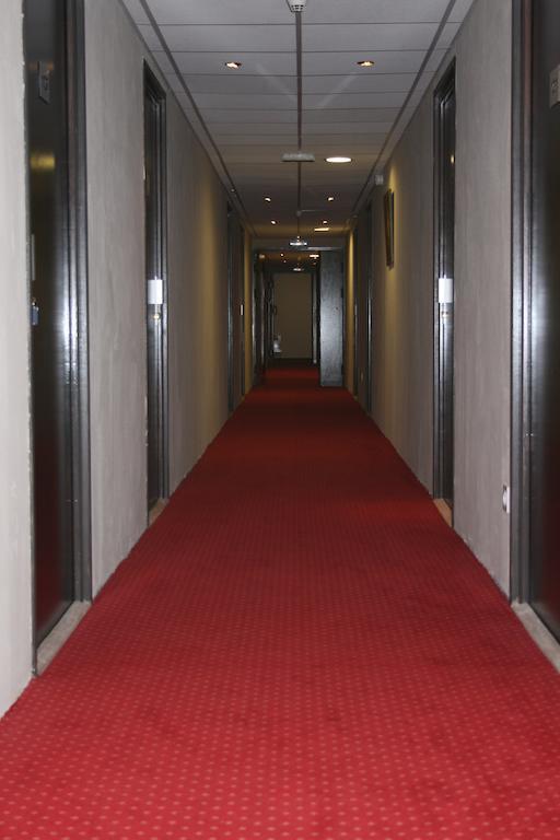 ホテルLes 4 Vallees アルベールヴィル エクステリア 写真