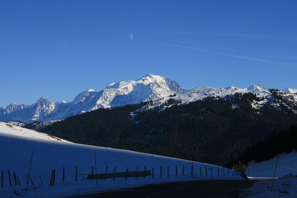 ホテルLes 4 Vallees アルベールヴィル エクステリア 写真